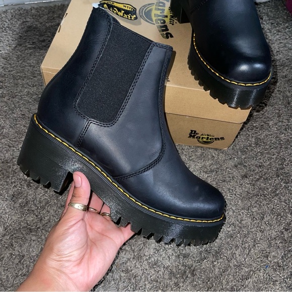 Dr. Martens Rometty BLACK BURNISHED
WYOMING BOOT / 23917001 - Picture 1 of 8